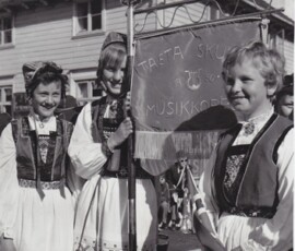 Sissel Waage -Gunvor
Ledaal - AnnaKristine Leikvoll. ( Annemor).