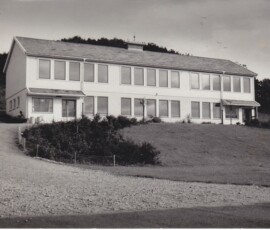 Nybygg ved Tasta Skule, Hetland.
Eksempel på en god og billig skole.