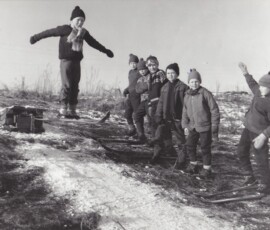 Snøfattigere enn i Seefeld. Mon
bakkerekorden ryker?
Det ser slik ut der Ole Magnor Aukland svever gjennom lufta.