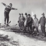 Briller må det til om en skal se godt i slikt et svev har Rolf Magne Larsen funnet ut.
På Tastaveden hadde disse guttene skrapt sammen såpass snø at unnarennet i hvertfall var hvitt,
stor stas i en snøfattig vinter.