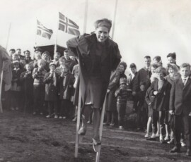Styltekonkurranse på Tasta skole Frk. Stangeland var suveren i kvinneklassen.