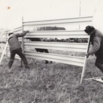 ”
1960 – årene, sør for Tastatorget.
Her settes opp snøfangere for å hindre at
snøen blåste ned på hovedveien”.